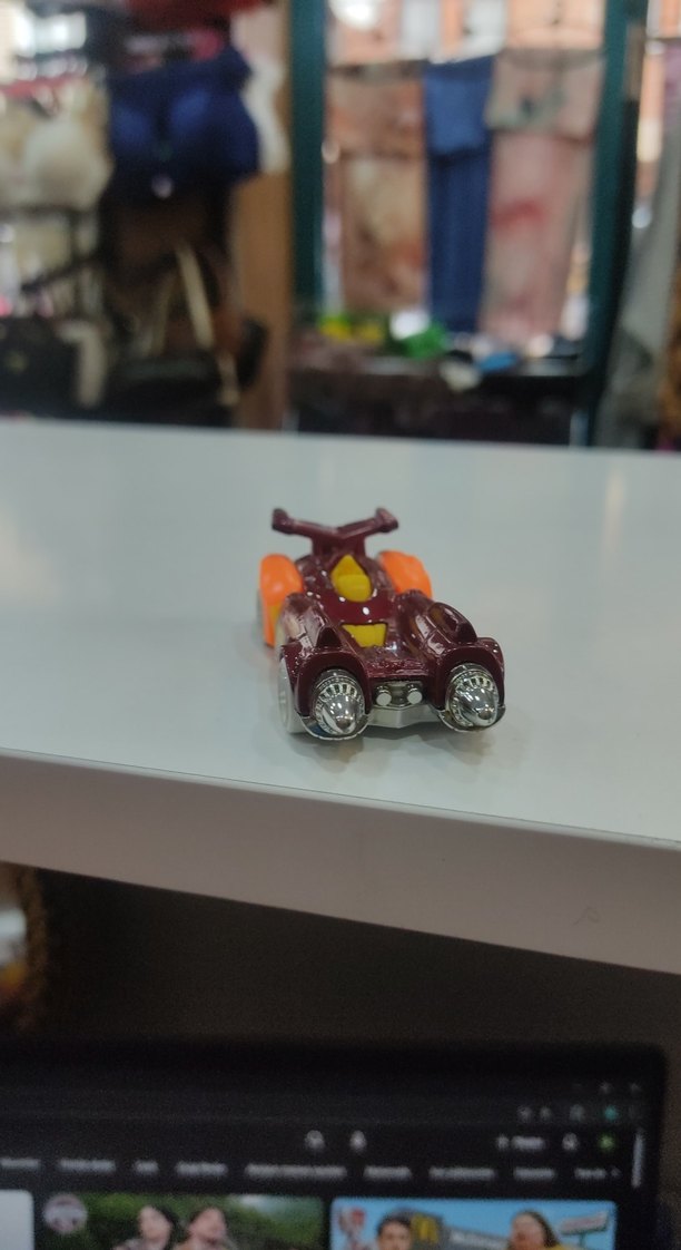 Renkli Kırmızı Oyuncak Araba - Görsel 2