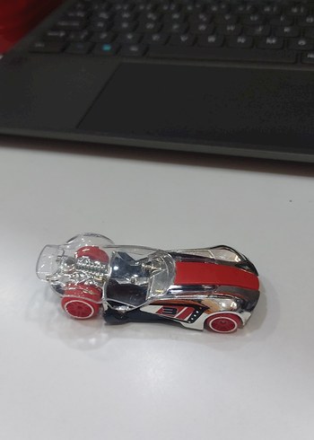 Kırmızı Renkli Oyuncak Araba - Görsel 2