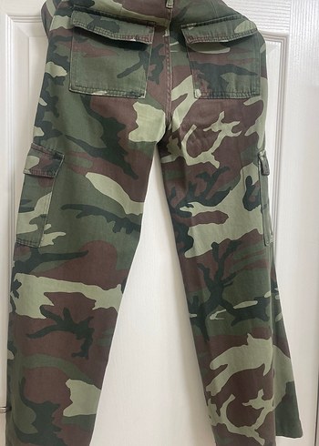 Kadın Kamuflaj Desenli Kemerli Rahat Kesim Pantolon - Görsel 2