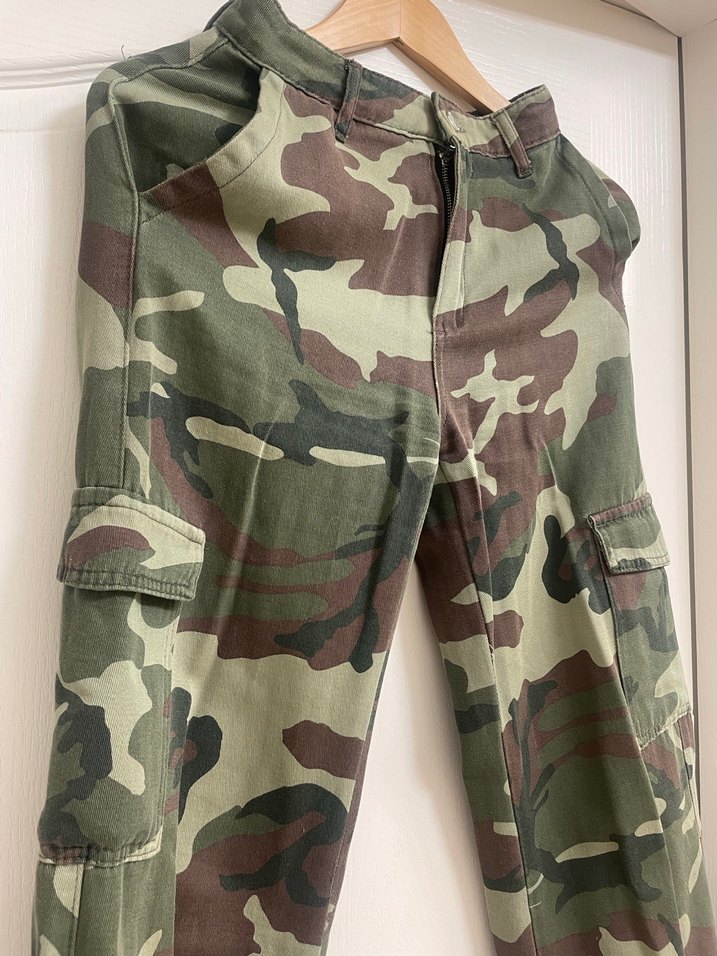 Kadın Kamuflaj Desenli Kemerli Rahat Kesim Pantolon - Görsel 3