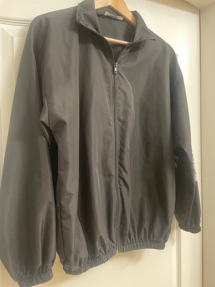 Siyah renk Yüksek Yakalı Kadın Fermuarlı Yağmurluk - Görsel 2