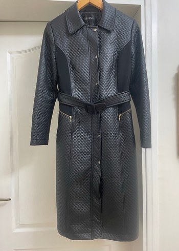 Alvina Kemerli Siyah Deri Kapitone Desenli Kadın Kaban - Görsel 2