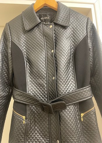 Alvina Kemerli Siyah Deri Kapitone Desenli Kadın Kaban - Görsel 4