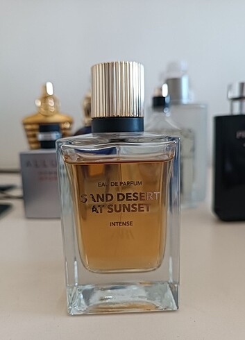 Beden Renk Zara sand desert at sunset intense