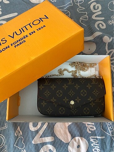 Louis Vuitton Louis Vuitton Félicie Pochette Monogram Çanta