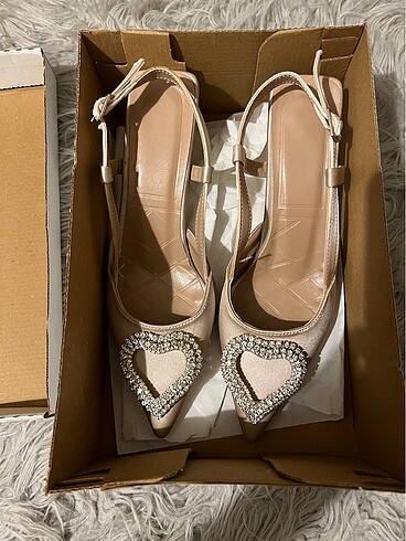36 Beden beyaz Renk Saten stiletto