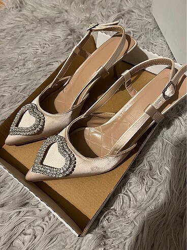 36 Beden Saten stiletto