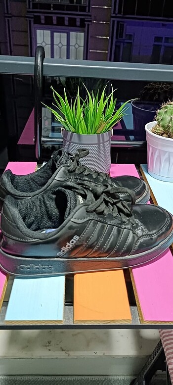 Adidas 2 defa giyildi