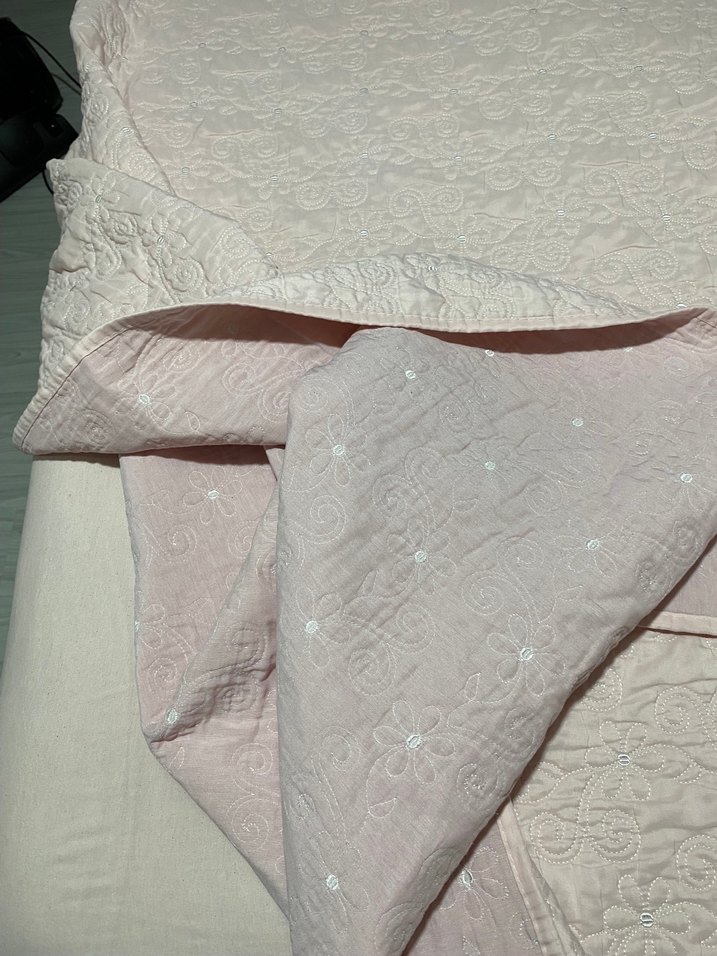 Toz pembe Beyaz Yatak Örtüsü - Görsel 4