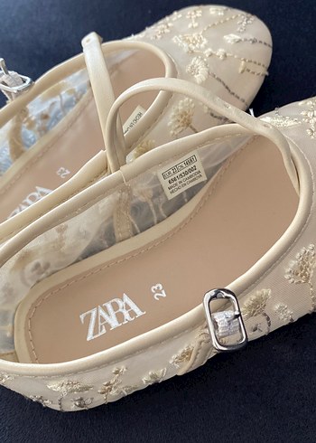 Zara Beyaz Nakışlı Kız Çocuk Babet Ayakkabı