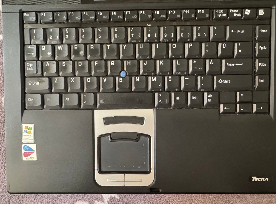 Gri Toshiba Dizüstü Bilgisayar - Görsel 3