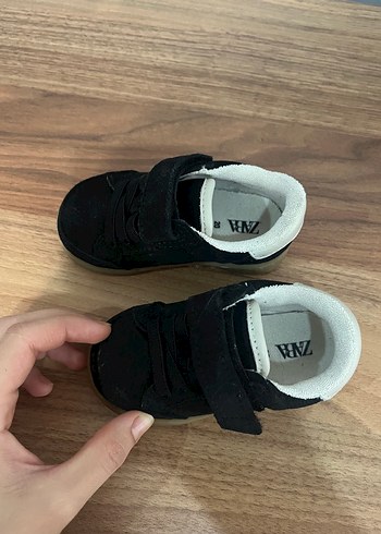 Zara Erkek Çocuk Siyah Cırt Cırtlı Spor Ayakkabı
