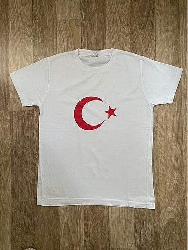 Ak Giyim unısex 12 yaş tişörttür ,temizdir