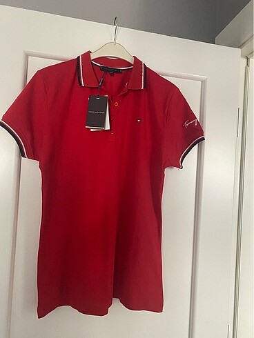 Tommy Hılfıger bayan tişört XXL beden sıfır üründür temizdir