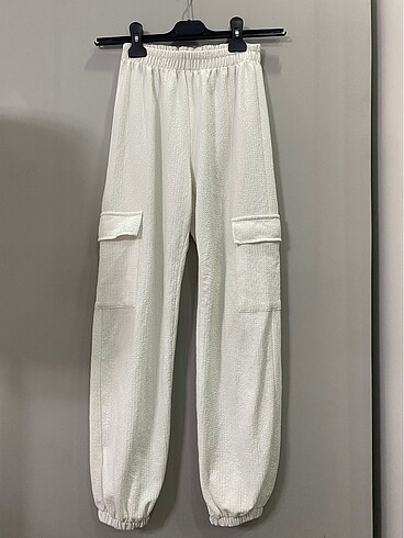 Zara 13 14 yaş pantolon kumaşı rahat ve kullanışlıdır
