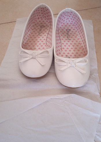 Beyaz Fiyonk Detaylı Kız Babet - Görsel 4