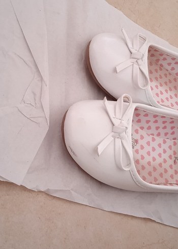 Beyaz Fiyonk Detaylı Kız Babet - Görsel 3