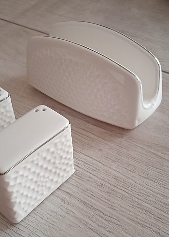 Beyaz Dokulu Seramik Tuzluk ve Peçetelik Seti - Görsel 3