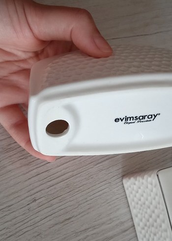 Beyaz Dokulu Seramik Tuzluk ve Peçetelik Seti - Görsel 6