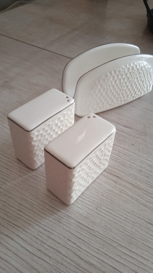 Beyaz Dokulu Seramik Tuzluk ve Peçetelik Seti - Görsel 2