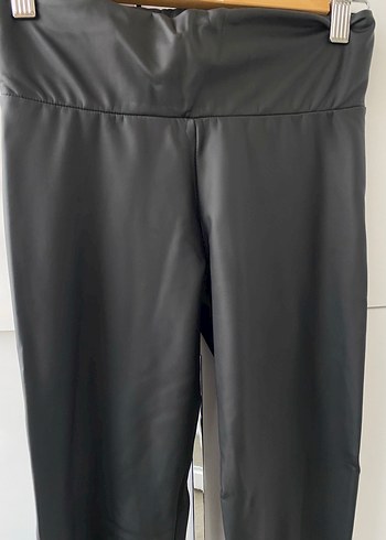 Siyah Deri Görünümlü Kadın Tayt - Görsel 2