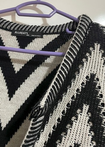 Bohem Uzun Zebra Desenli V Yaka Hırka - Görsel 3