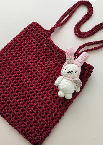 Bordo Örgü Kol Çantası ve Tavşan Figürlü Anahtarlık