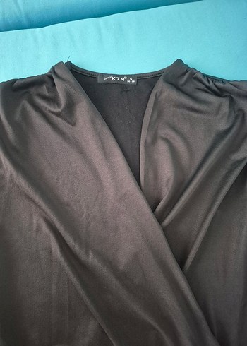 Siyah  saten V Yakalı Drapeli Bluz - Görsel 2