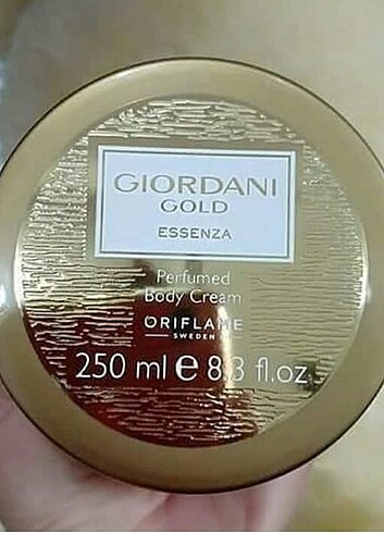 Giordani gold essenza vücut kremi