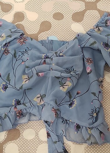Çiçekli crop bluz 