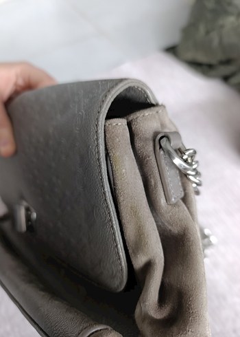  Beden Gri Yılan Derisi Desenli Zincir Detaylı Deri Çanta