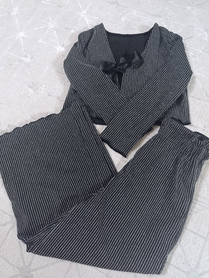 Kız Çocuk Pilili Uzun Kollu Siyah Bolero - Görsel 3