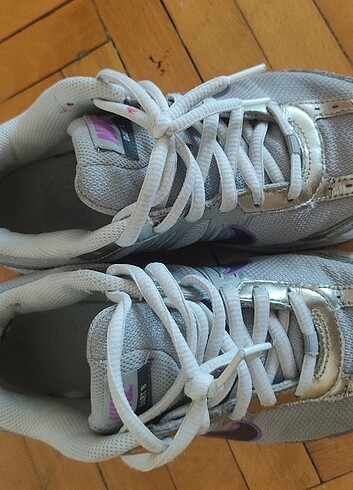 37 Beden beyaz Renk Orijinal Nike