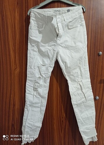 Yırtık detaylı Jean