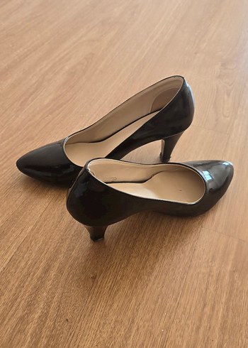 Siyah Rugan Stiletto Kadın Topuklu Ayakkabı