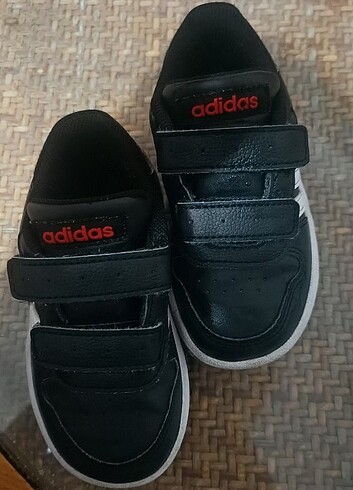 23 Beden Adidas Erkek Spor Ayakkabı