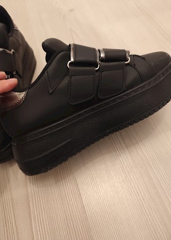 Diğer Kadın Siyah Dolgu Topuklu Spor Ayakkabı