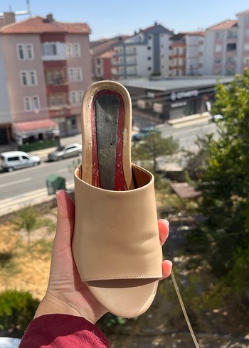 37 Beden Bej Topuklu Kadın Terlik
