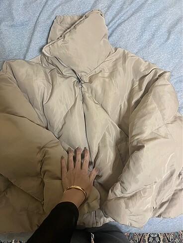 Zara Mont/
