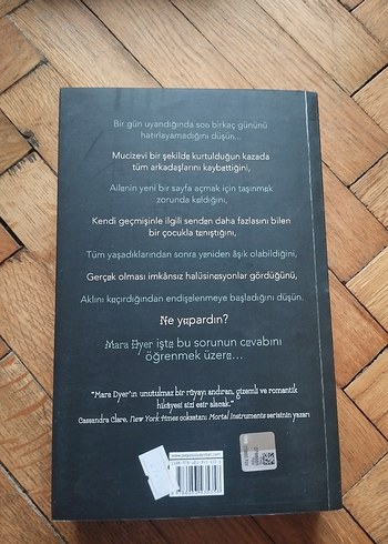 Beden Eksik Parça - Michelle Hodkin