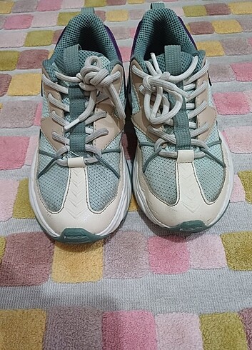 34 Beden yeşil Renk 34 no zara spor ayakkabı