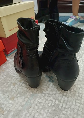 Diğer Siyah Deri Tokalı Kadın Bot