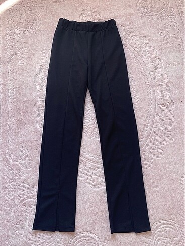 Yırtmaçlı pantolon
