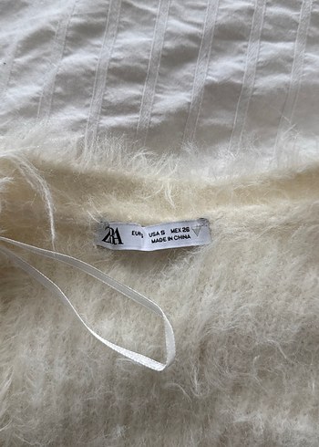 Beyaz Tüylü Kadın Hırka - Görsel 2