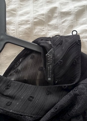 Uzun Kollu Siyah Fırfırlı Gotik Bluz - Görsel 2