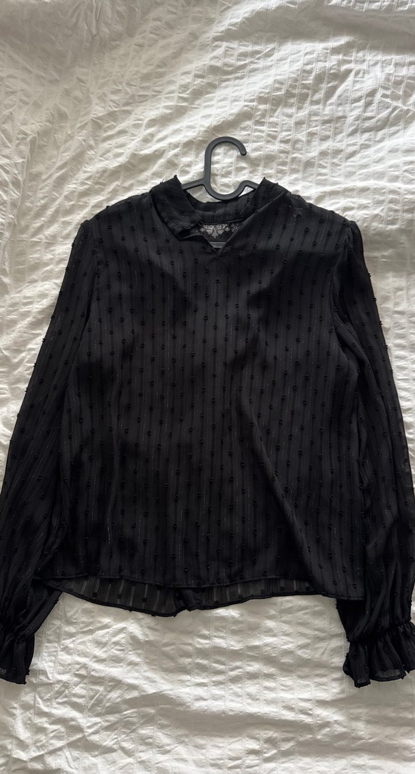Uzun Kollu Siyah Fırfırlı Gotik Bluz - Görsel 3