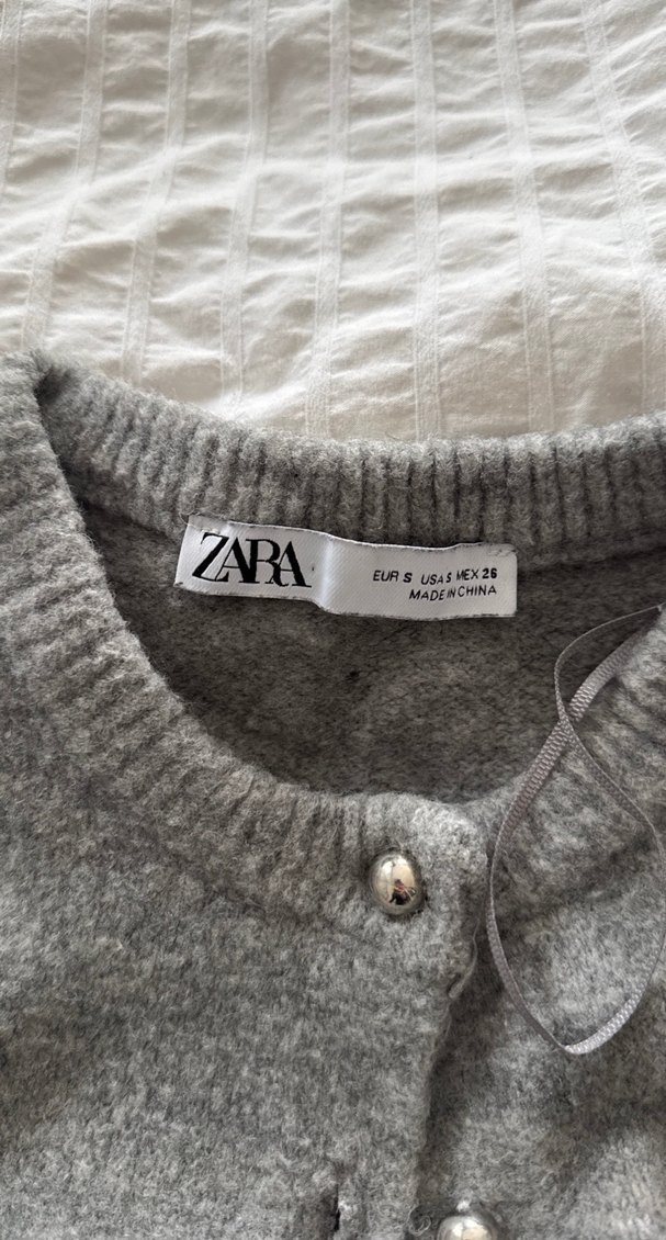 Gri Düğmeli Kısa Kollu Kadın Hırka - Görsel 2