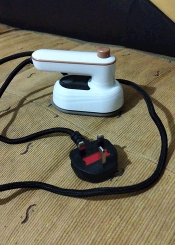 Beyaz Mini Seyahat Ütüsü