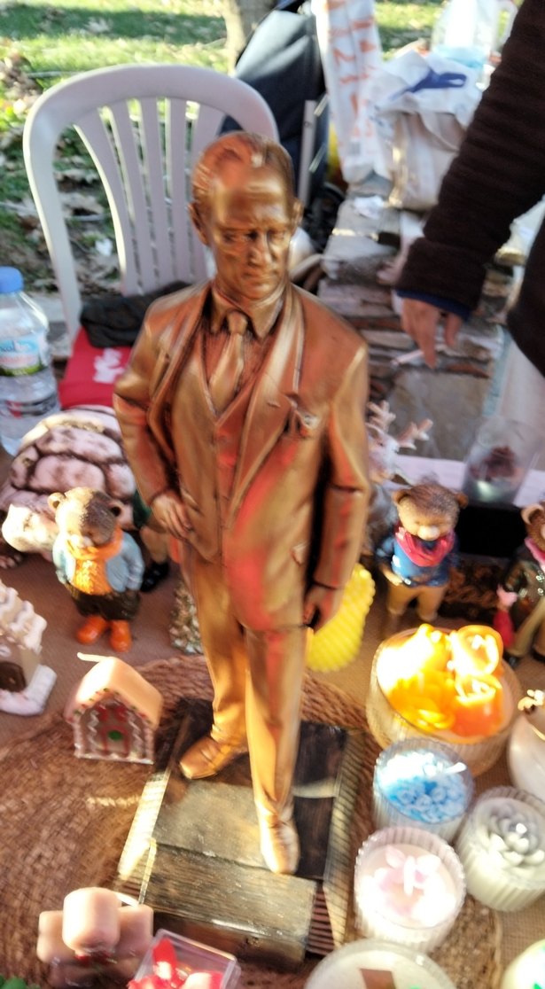 Parlak Altın Renkli Figürin - Görsel 2