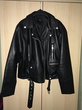 ZARA KEMERLİ SİYAH DERİ CEKET